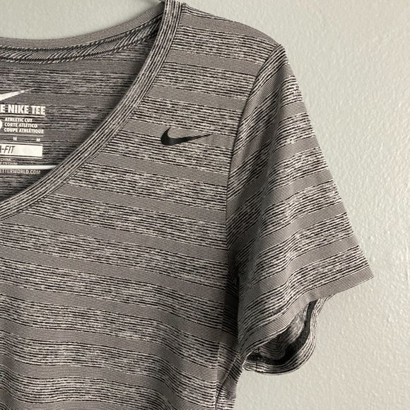 Nike Men’s The Nike Tee Grey Athletic Fit Dri Fit Size M - Picture 2 of 6